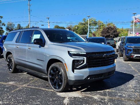 New 2026 Chevrolet Suburban RST image 3