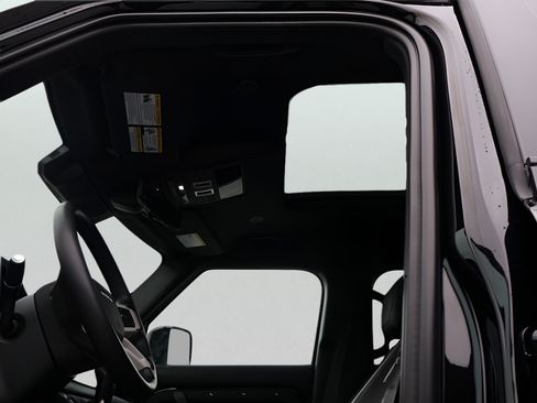 Used 2024 Land Rover Defender 110 SE AWD/4WD image 37