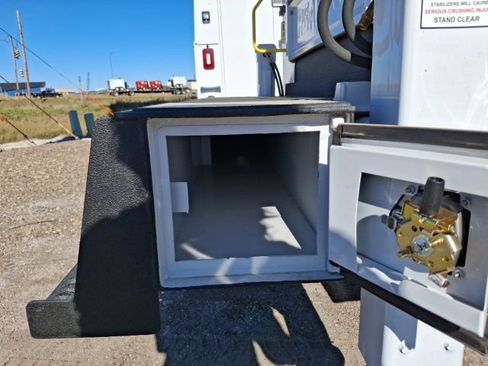 New 2024 Ford F550 4x4 SuperCab Super Duty image 28