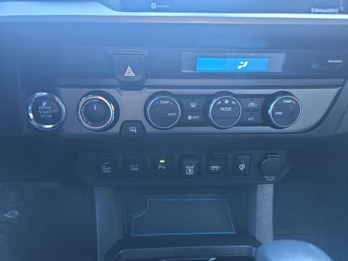 Used 2022 Toyota Tacoma TRD Off-Road image 21