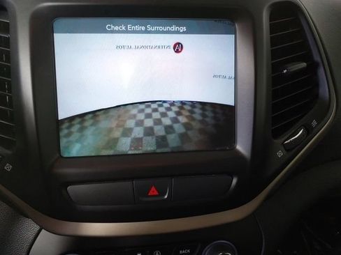 Used 2015 Jeep Cherokee Limited w/ Luxury Group AWD/4WD image 24