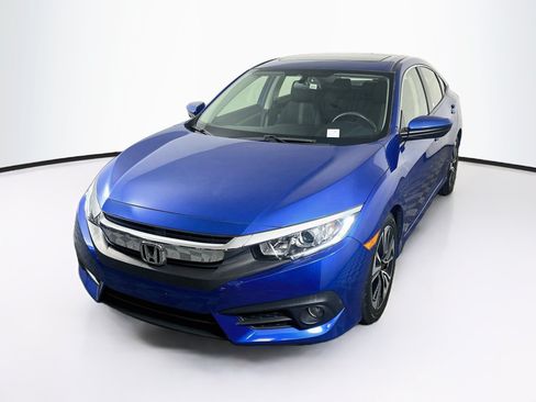 Used 2018 Honda Civic EX-T image 3