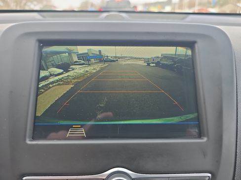 Used 2019 Chevrolet Equinox LS w/ LS Convenience Package image 28