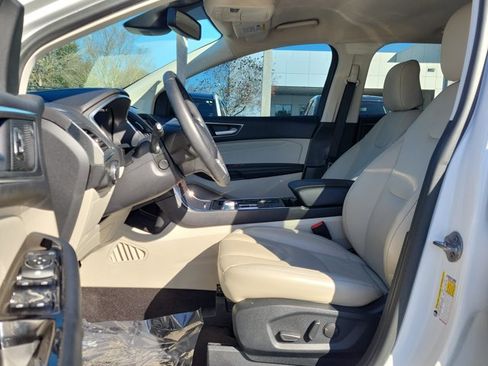 Used 2020 Ford Edge Titanium image 23