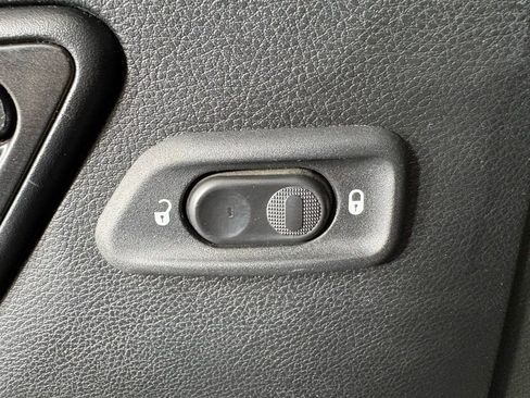 Used 2017 Jeep Wrangler Unlimited Sahara image 14