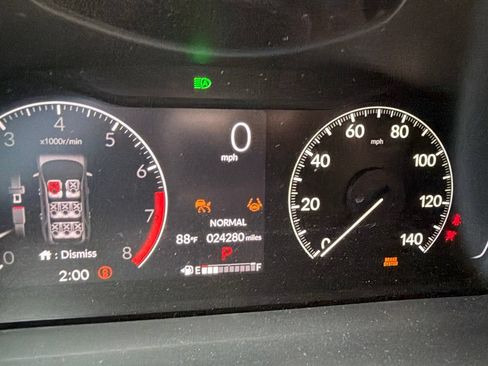 Used 2024 Honda Pilot Touring image 10