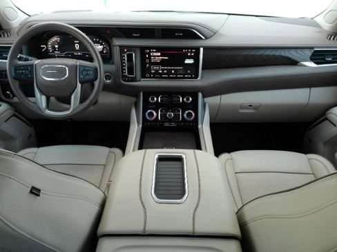 Used 2023 GMC Yukon XL Denali image 3