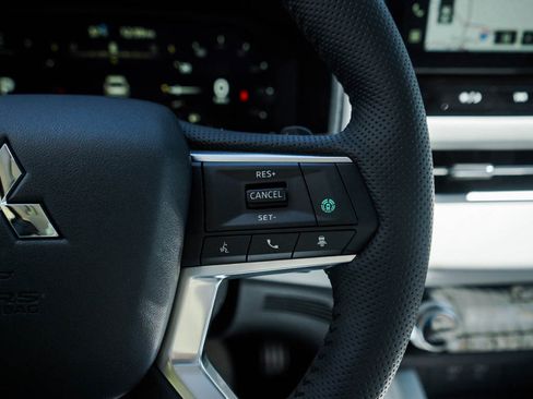 New 2025 Mitsubishi Outlander SEL image 22