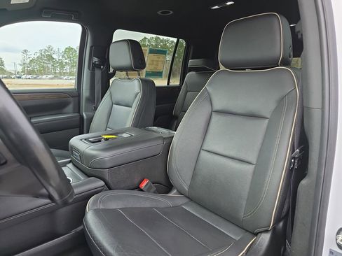 Used 2023 Chevrolet Suburban Premier image 20