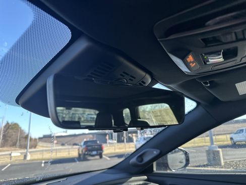 New 2025 Toyota Crown Signia image 31