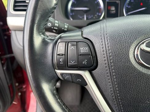 Used 2019 Toyota Highlander SE w/ Nightshade Edition image 12