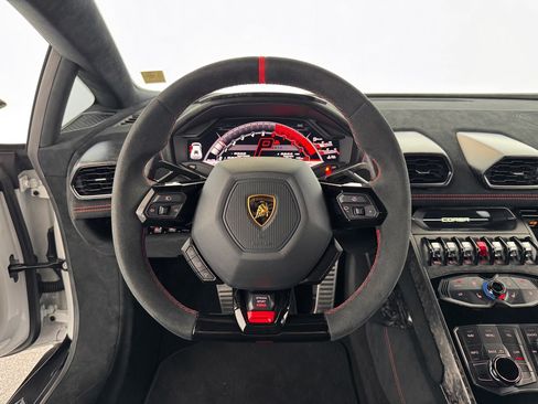 Used 2018 Lamborghini Huracan Performante AWD/4WD image 11