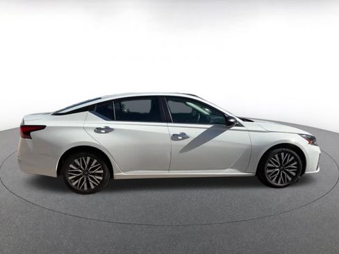 Used 2025 Nissan Altima 2.5 SV FWD image 16