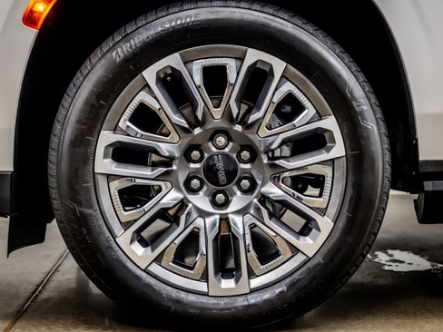 Used 2023 GMC Yukon Denali Ultimate AWD/4WD image 36