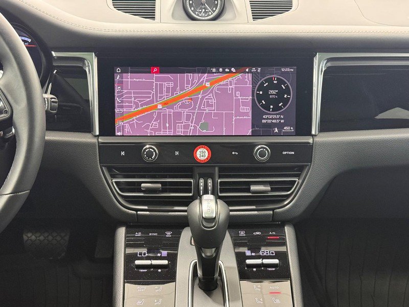 Used 2025 Porsche Macan AWD/4WD image 15
