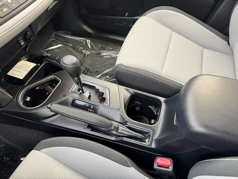 Certified 2018 Toyota RAV4 LE AWD/4WD image 26