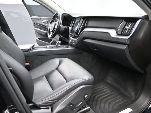 Used 2020 Volvo XC60 T8 Momentum image 21