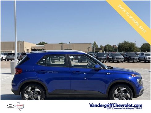 Used 2025 Hyundai Venue SEL FWD image 3