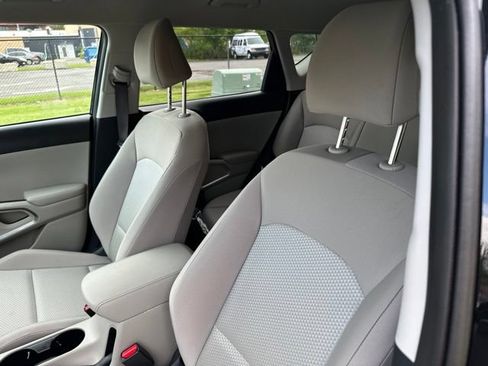 Certified 2025 Kia Soul LX w/ LX Technology Package FWD image 8