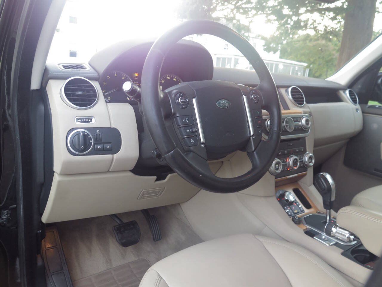 Used 2012 Land Rover LR4 HSE LUX w/ Luxury Pkg AWD/4WD image 11