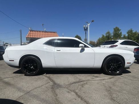 Used 2014 Dodge Challenger R/T RWD image 3