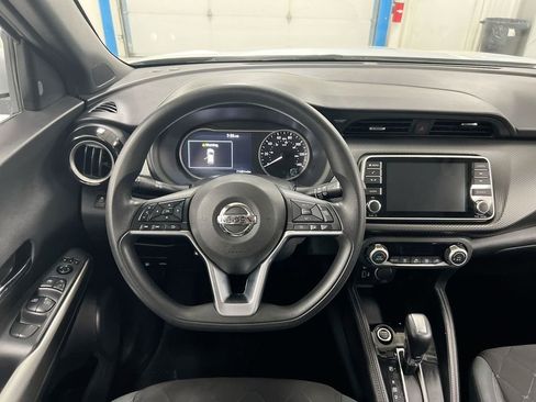 Used 2019 Nissan Kicks SV FWD image 11