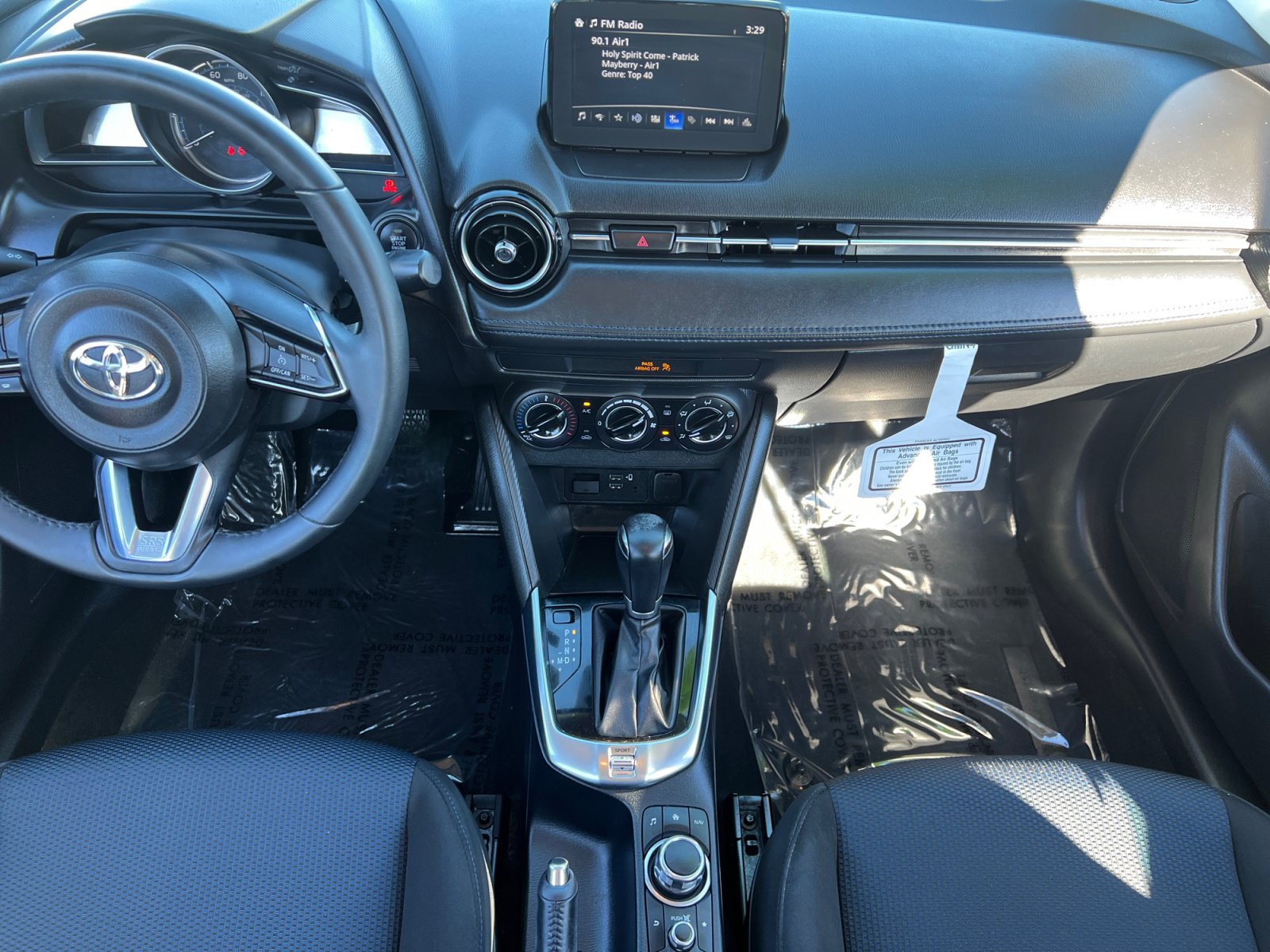 Used 2020 Toyota Yaris L FWD image 11