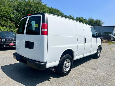 Used 2017 Chevrolet Express 2500 RWD image 5