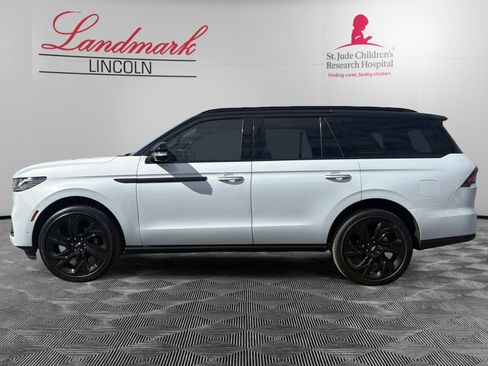 Certified 2025 Lincoln Navigator Black Label image 2