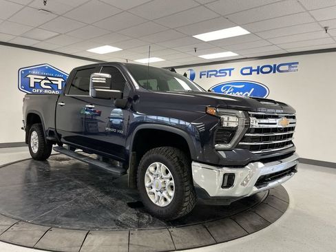 Used 2024 Chevrolet Silverado 2500 LTZ w/ LTZ Premium Package AWD/4WD image 2