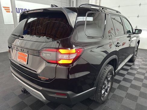 Used 2025 Honda Pilot TrailSport image 10