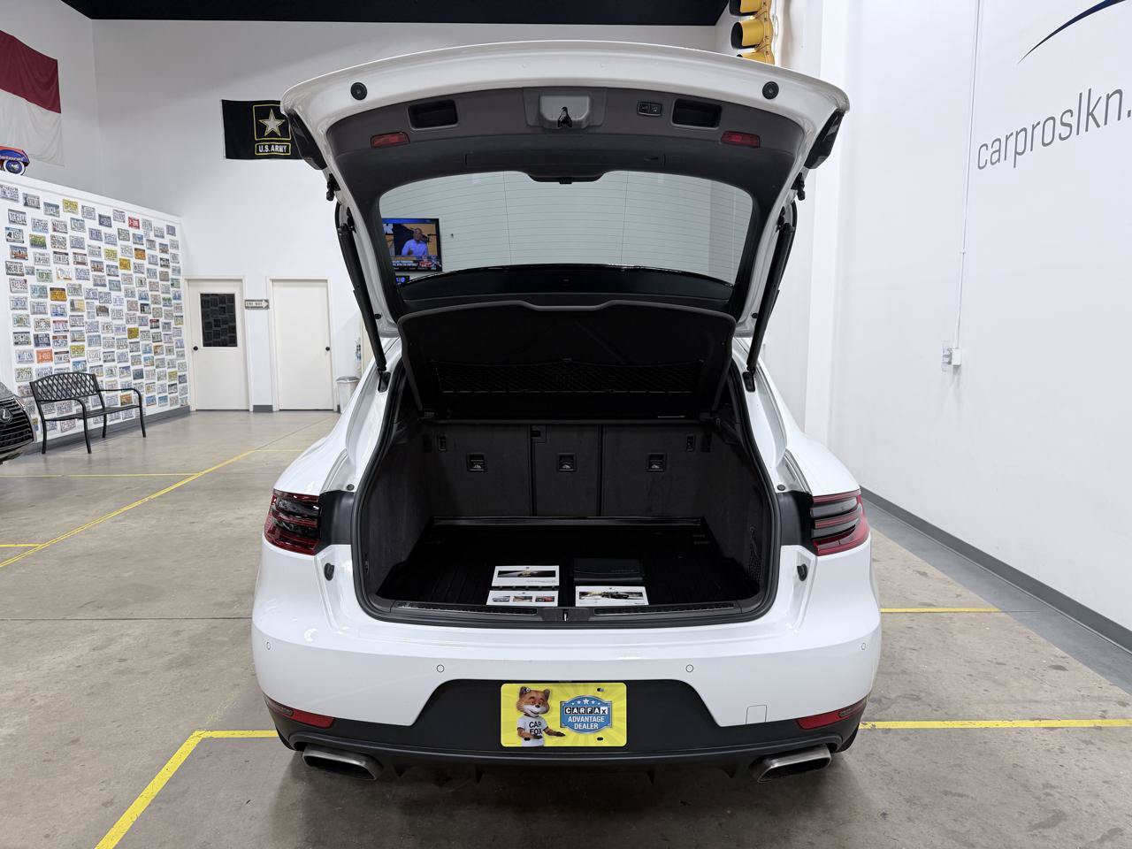 Used 2018 Porsche Macan AWD/4WD image 25