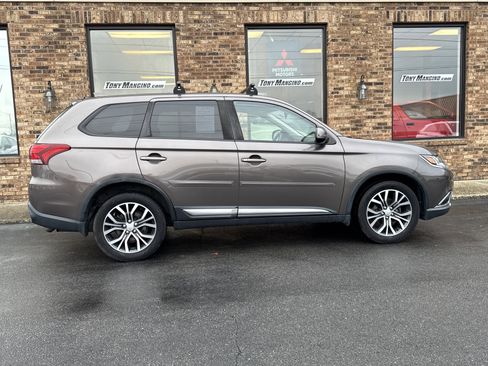Used 2018 Mitsubishi Outlander SE image 6