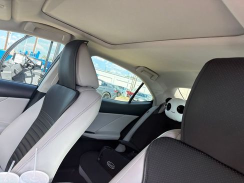Used 2016 Lexus IS 200t RWD image 5