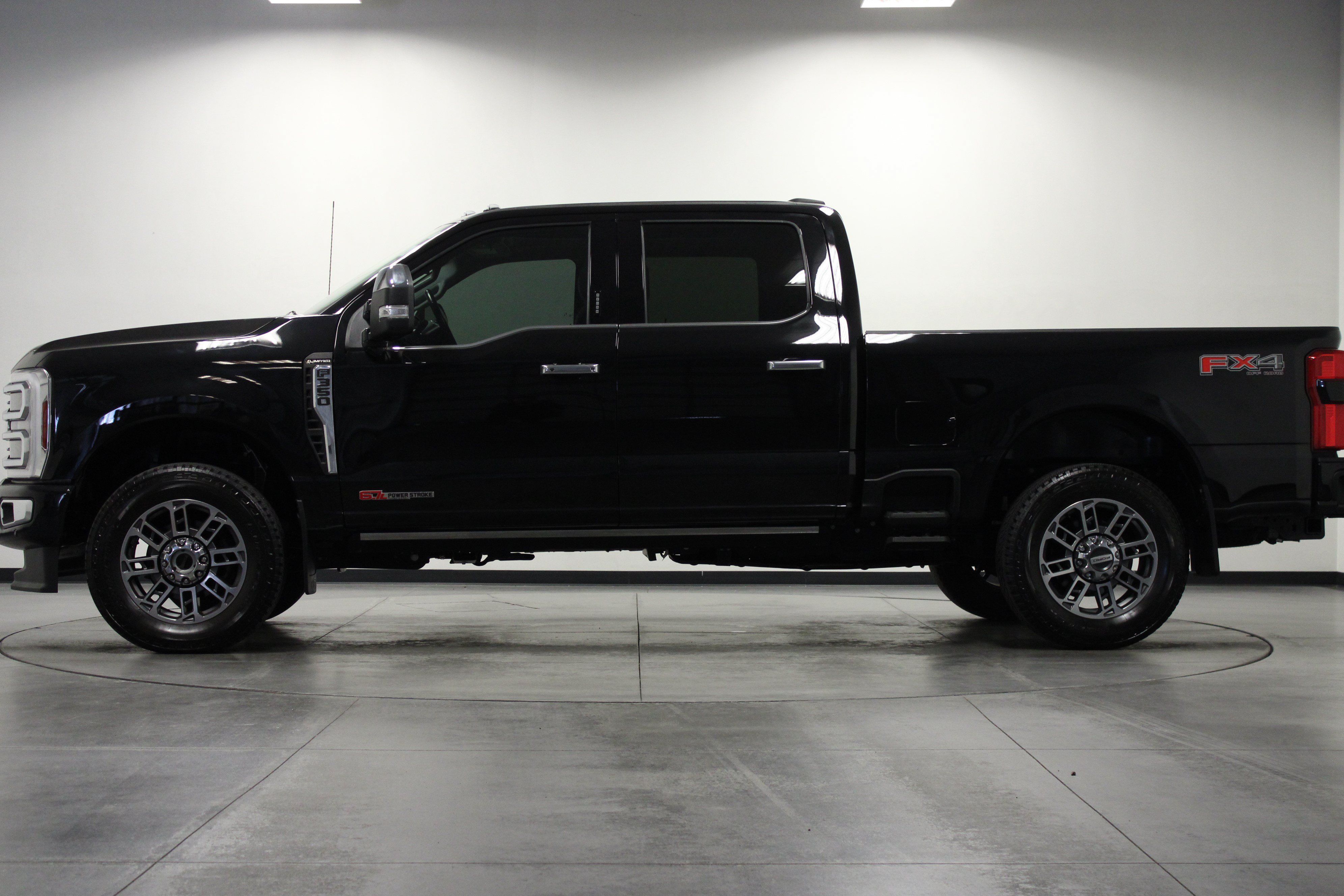 Used 2024 Ford F350 Limited w/ FX4 Off-Road Package AWD/4WD image 7