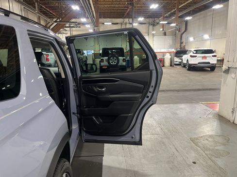 Used 2025 Honda Pilot Touring image 22