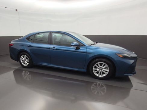 Used 2025 Toyota Camry LE w/ Convenience Package FWD image 11