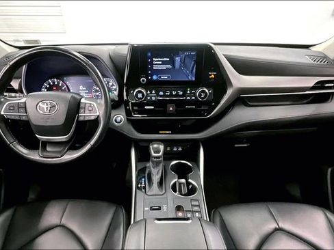 Used 2024 Toyota Highlander XLE image 15