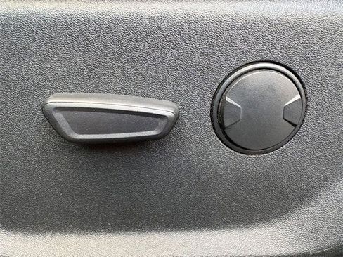 Used 2020 Ford F150 XLT image 11