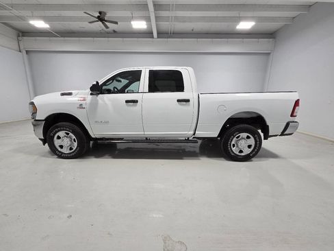 Used 2022 RAM 2500 Tradesman w/ Chrome Appearance Group AWD/4WD image 4