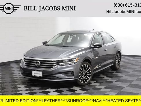 Used 2022 Volkswagen Passat 2.0T FWD image 1