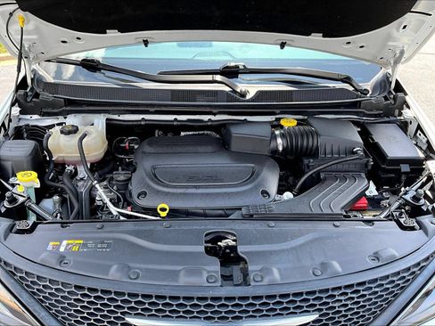 Used 2023 Chrysler Voyager LX FWD image 31