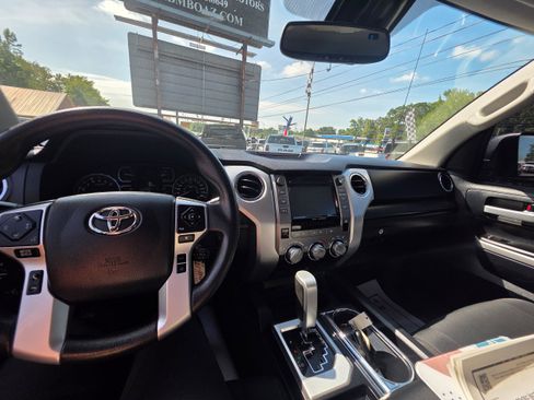Used 2019 Toyota Tundra SR5 w/ SR5 Upgrade Package RWD image 16