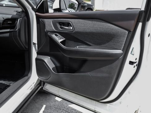 Used 2023 Nissan Rogue SV FWD image 45