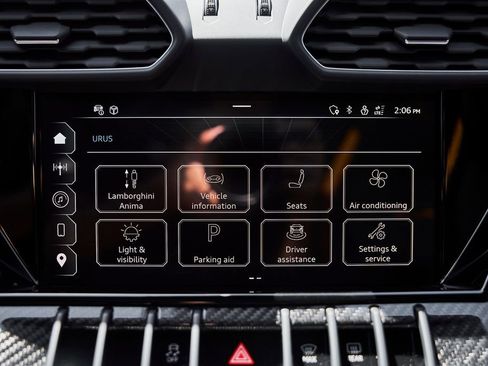 Used 2023 Lamborghini Urus Performante AWD/4WD image 84