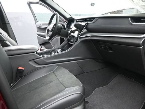 New 2025 Jeep Grand Cherokee Altitude AWD/4WD image 24