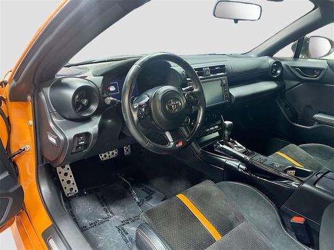 Used 2023 Toyota GR86 10th Anniversary SE image 9