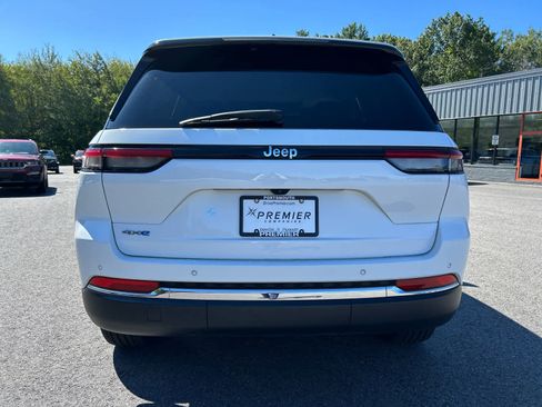 Used 2023 Jeep Grand Cherokee 4WD 4xe image 7