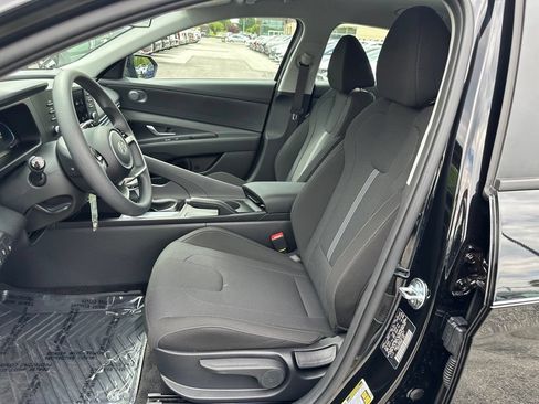 Certified 2026 Hyundai Elantra SE FWD image 13
