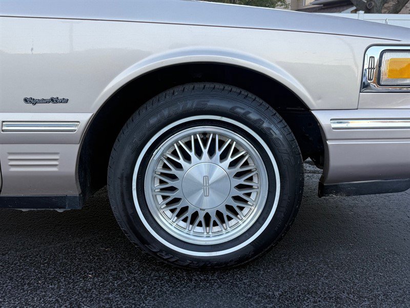 Used 1997 Lincoln Town Car Signature RWD image 33